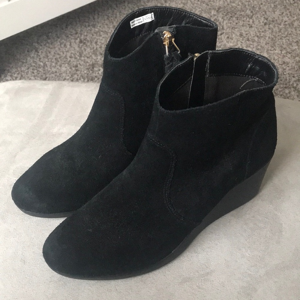 CROCS black booties